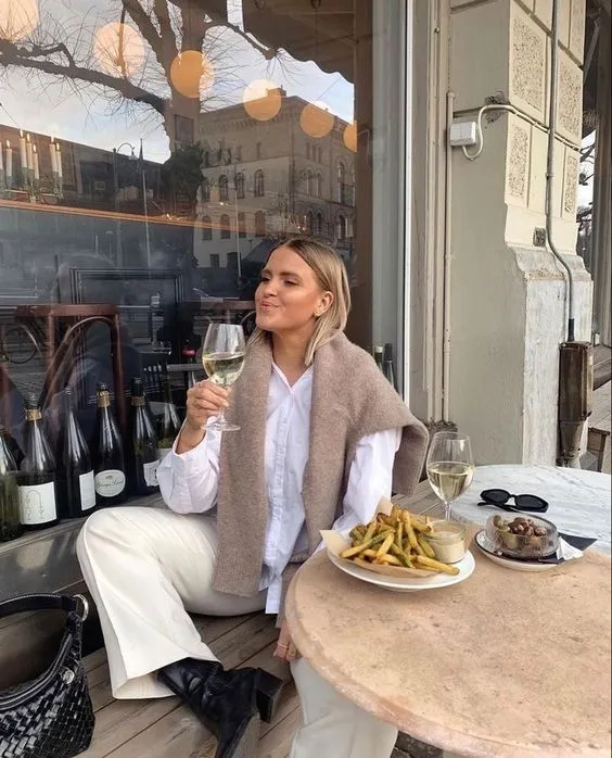 Oversized Shirt | 11 Parisian Style Basics To Add To Your Fall / Winter Wardrobe