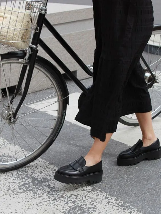 Classic Loafers | 11 Parisian Style Basics To Add To Your Fall / Winter Wardrobe