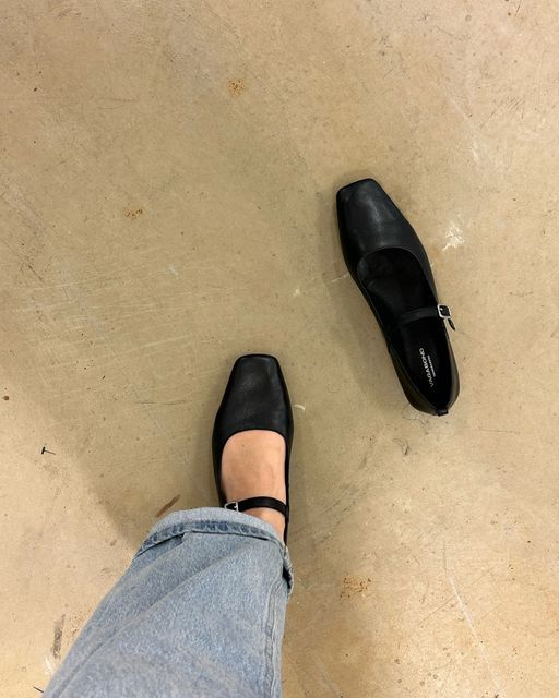 Are Ballet Flats Back? Mesh, Mary Jane, Metallic and More