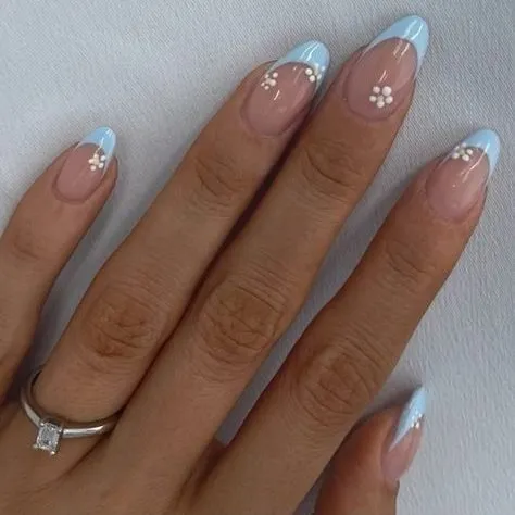 Baby blue nails with daisy nail art