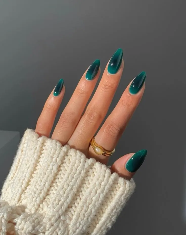 Fresh Iridescent Green Nail Trend