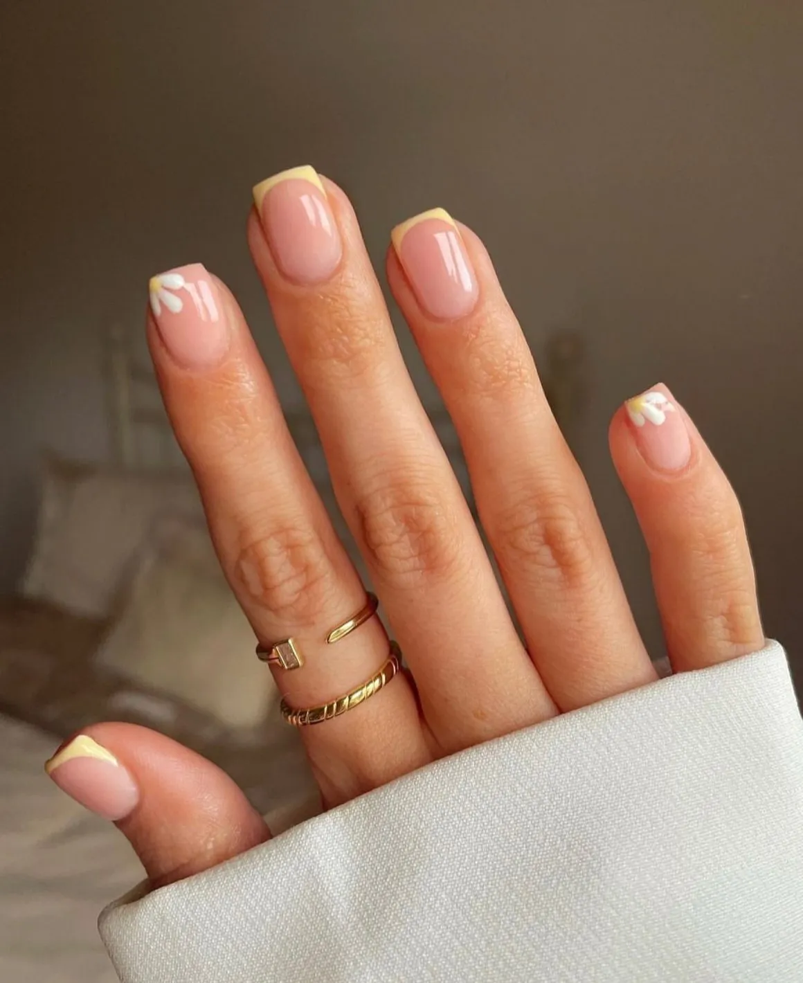 Elegant Short Nail Designs for 2025