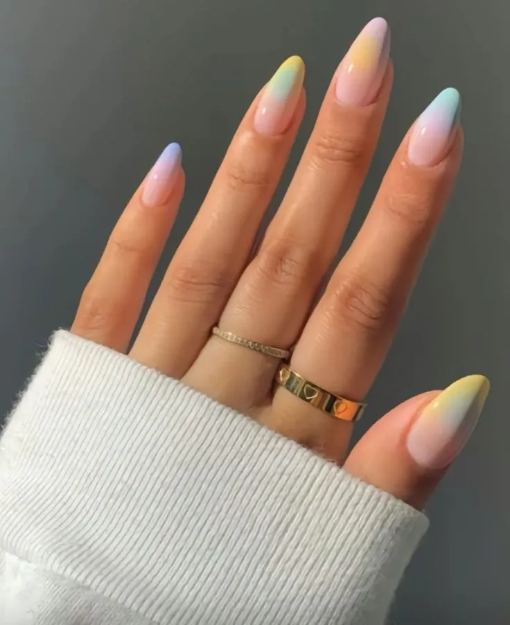 2025 Ombre Nails: Trending Color Waves