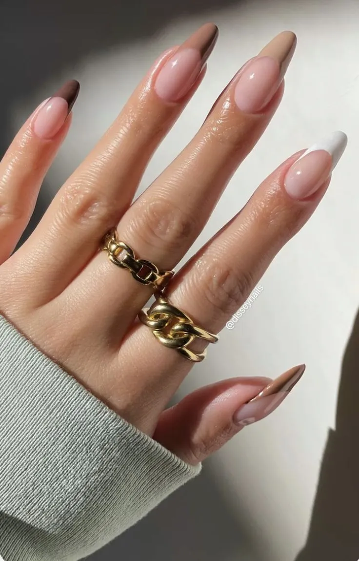 Dark brown to light brown gradient french tip nails autumn nails