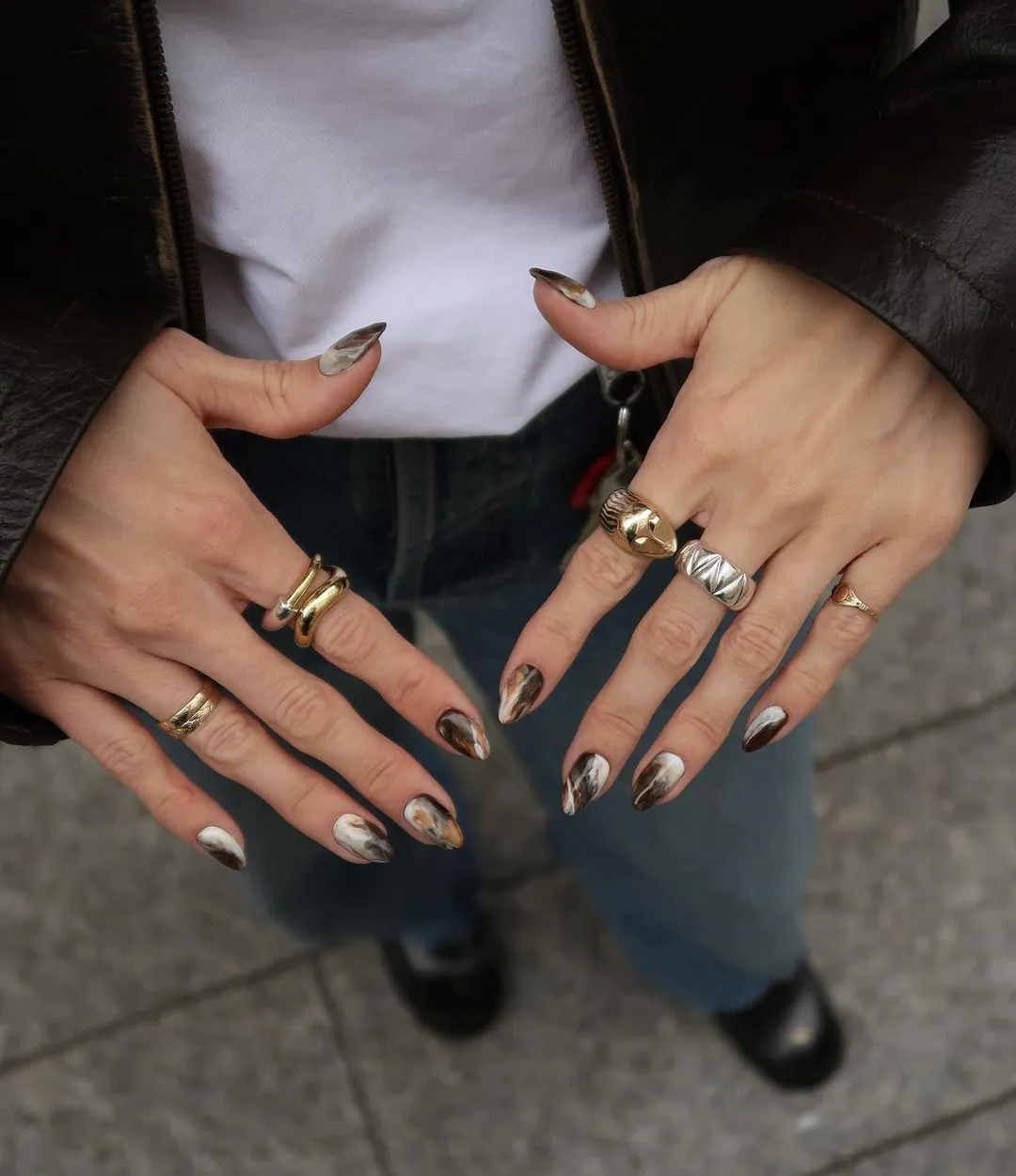 Fall Autumn Marble Brown Nails Trend