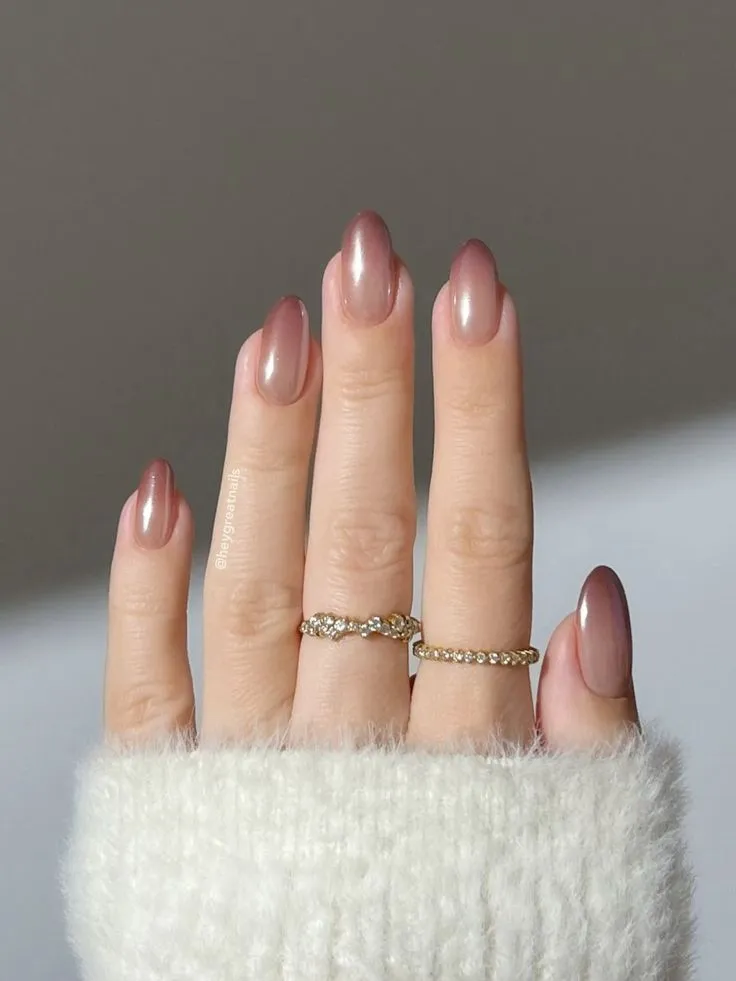 Muted mauve ombre nails fall 2025 autumn nails