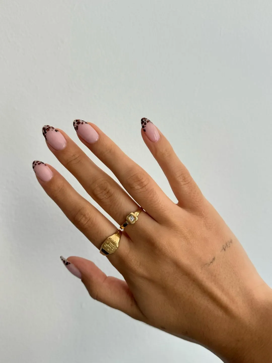 Nude Almond Nails: Minimalist Beauty
